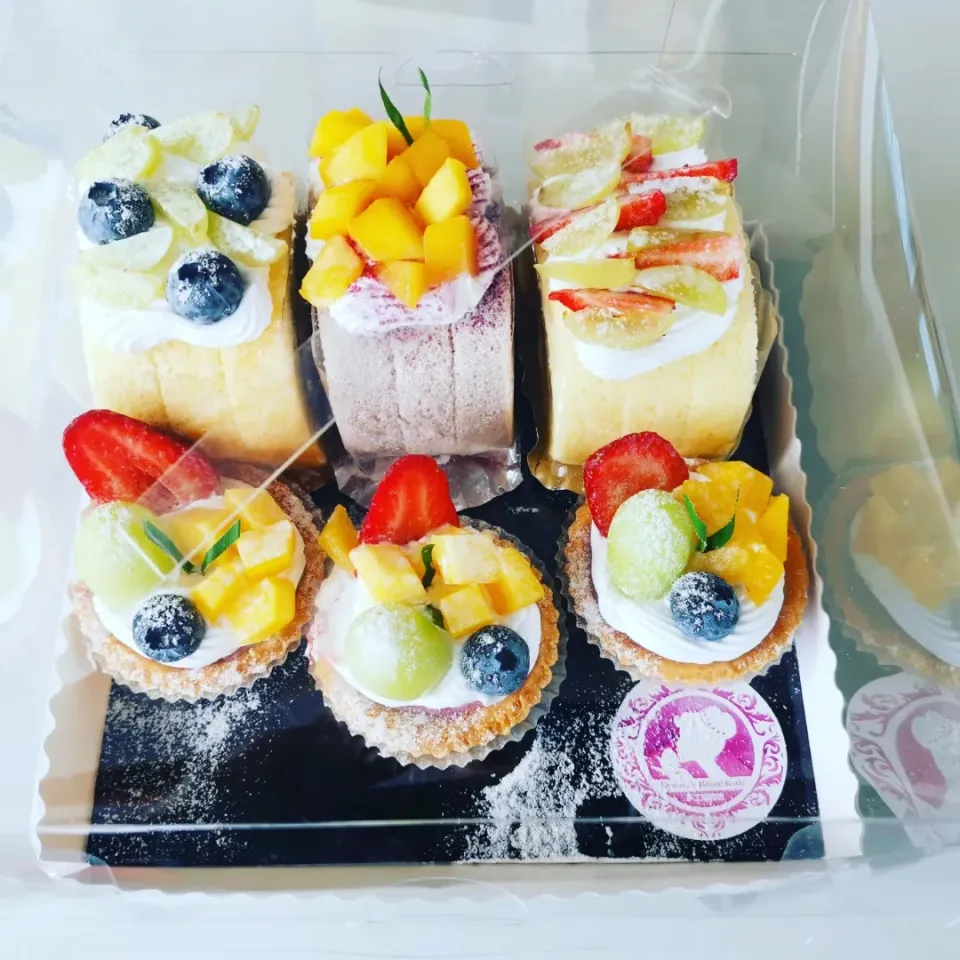 Swiss roll and the fruit tart|Fiona Thengさん