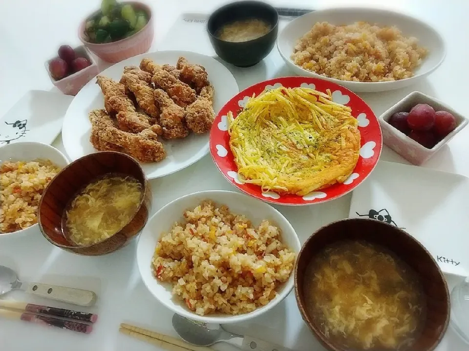 夕食(*^^*)
チャーハン
手羽元唐揚げ
じゃがいもチーズガレット
きゅうりと塩昆布の浅漬け
フカヒレスープ
ブドウ|プリン☆さん