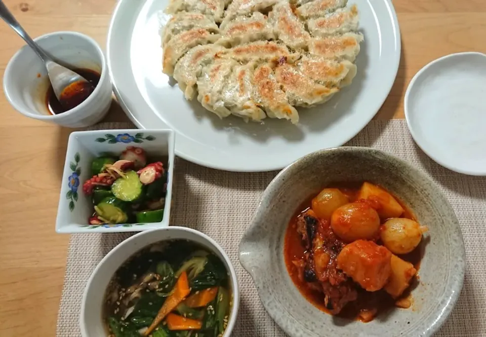 にんにく入れ忘れの餃子
チキンのトマト煮
チンゲン菜スープ
タコときゅうりの酢物|A-YA-YA-YAさん