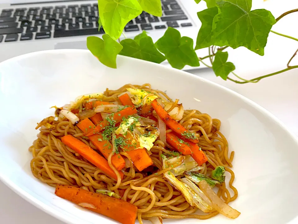 野菜たっぷり焼きそば🍝|lalapoさん