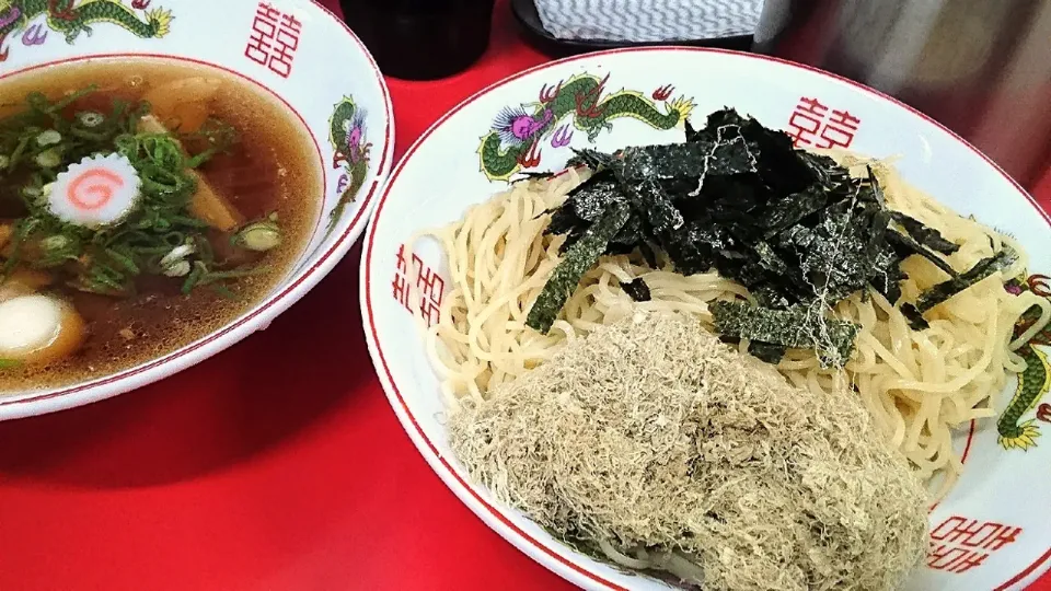 【夜営業10食限定】
中華そば 竹千代
どんこんぶ水のざる中華
（麺300g、1,000円）
＋とろろ昆布（100円）
@尾久1分
（赤羽から自転車33分）
21197|大脇さん