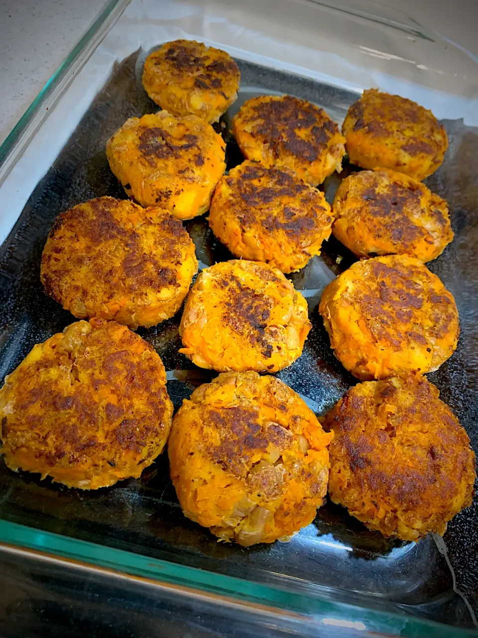 Snapdishの料理写真:WhiTe BeaNs & CaRRoT BurGerS|GeMzKiTchさん