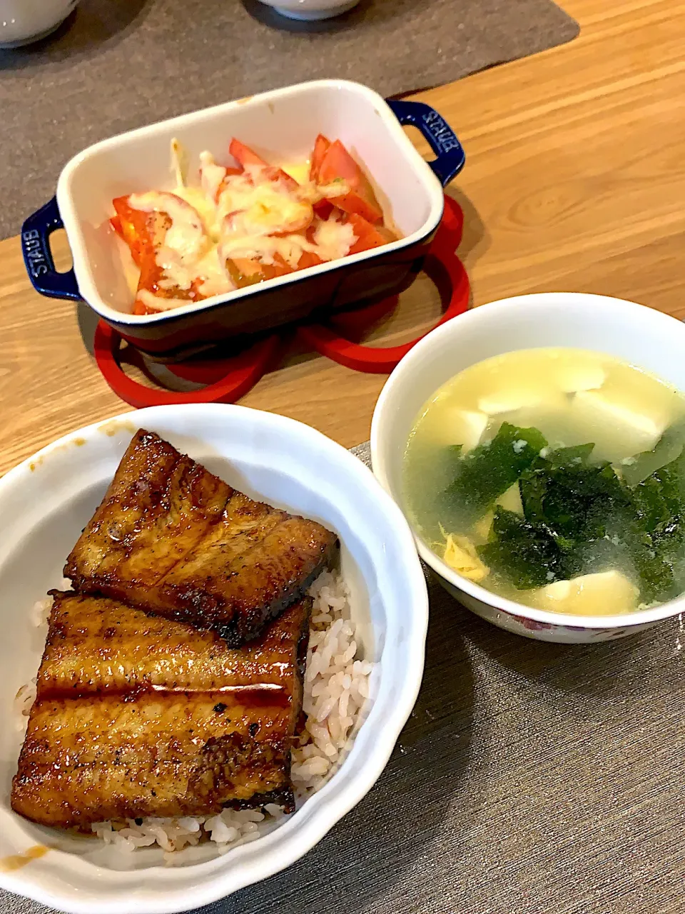 ウナ丼とトマトのチーズ焼き|ゆうきさん