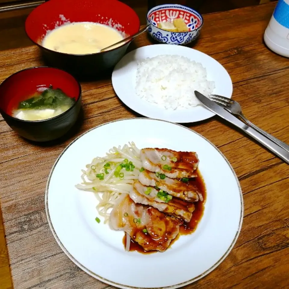 ポークソテーガーリックソース定食、丼フルーチェ。|ariyo4200さん