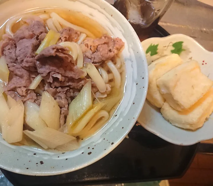 Snapdishの料理写真:肉うどん
(牛肉 白ねぎ)
揚げ出し豆腐|たつかばさん