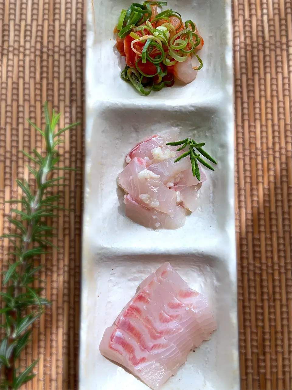 釣り魚🎣サンノジの刺身、ローズマリー塩糀和え、シラチャー和え|9421beruさん