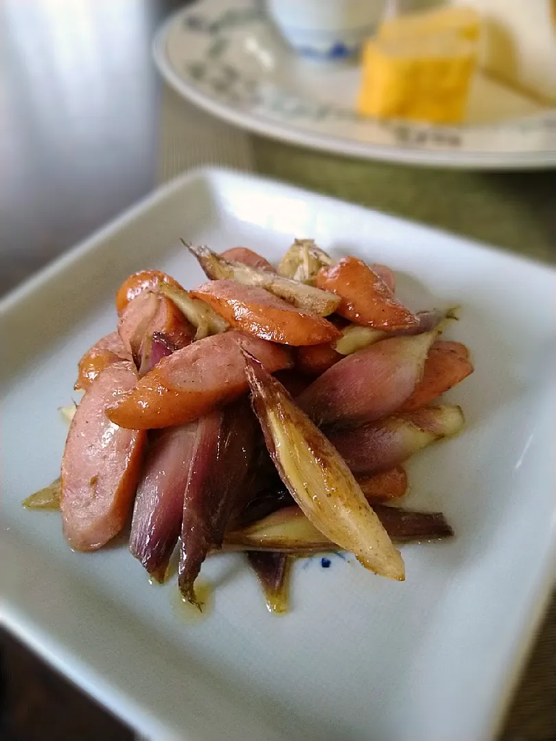 パパ氏さんの料理 アッチさんの料理 みょうがとソーセージのマヨ炒め|まめころさん