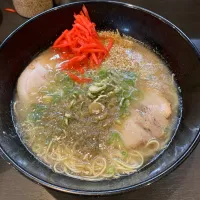 Snapdishの料理写真:とんこつラーメン|Shintaro Ikegamiさん