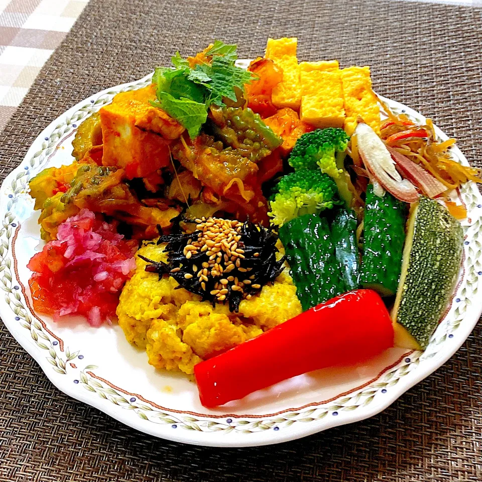 今日のお昼ごはん★オートミールで作ったターメリックライス&ゴーヤと高野豆腐のトマトカレースパイス炒め|riko30294さん