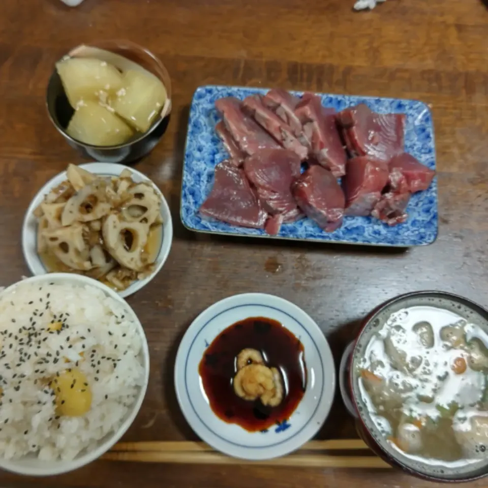 栗ご飯にカツオの刺し身|アクちゃんさん