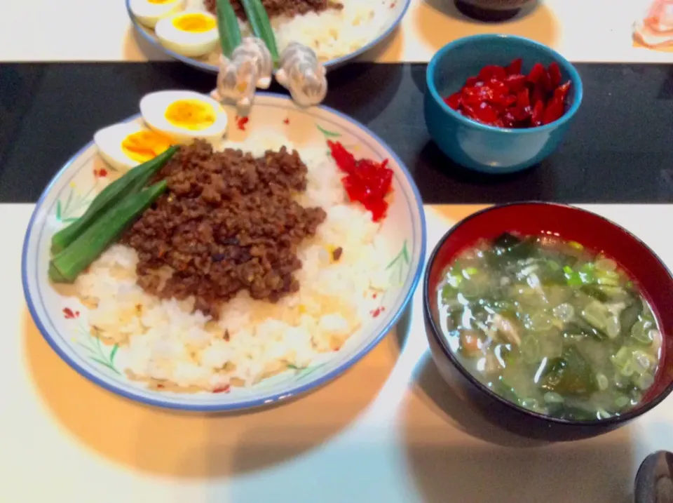 手作りキーマカレーと納豆とワカメのお味噌汁で晩御飯|Takeshi  Nagakiさん