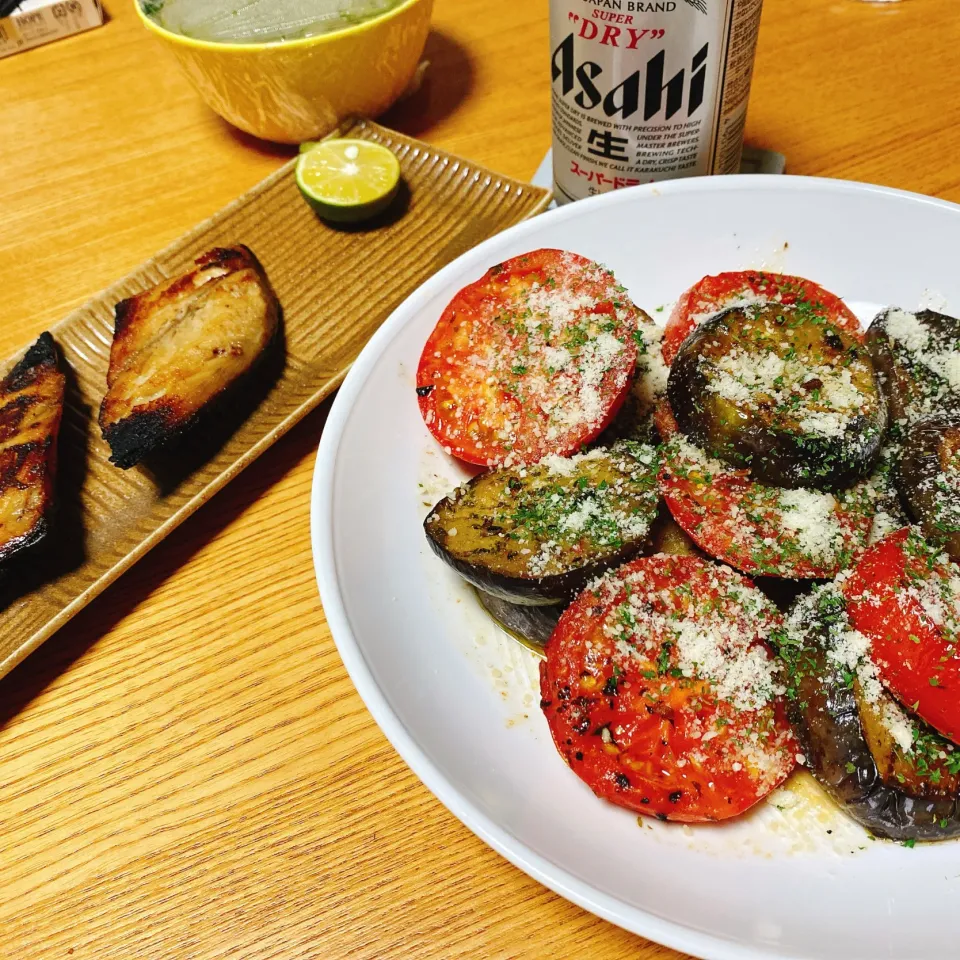 金華さばの醤油漬け焼き
ナスとトマトのソテー  粉チーズかけ|naoさん