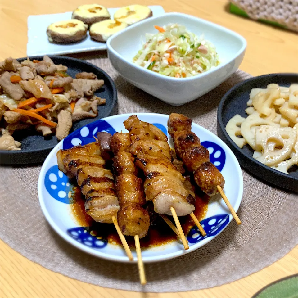 Snapdishの料理写真:焼き鳥、もつ焼き、レンコンのバタポン炒め、コールスローツナサラダ、椎茸のチーズ焼き|ツインうさぎさん