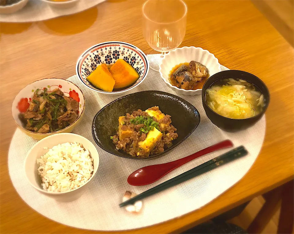 Snapdishの料理写真:厚揚げそぼろ煮　なすとピーマンの青椒肉絲　いわしの煮物　かぼちゃ煮物　キャベツ茗荷の味噌汁|nana 🍅さん