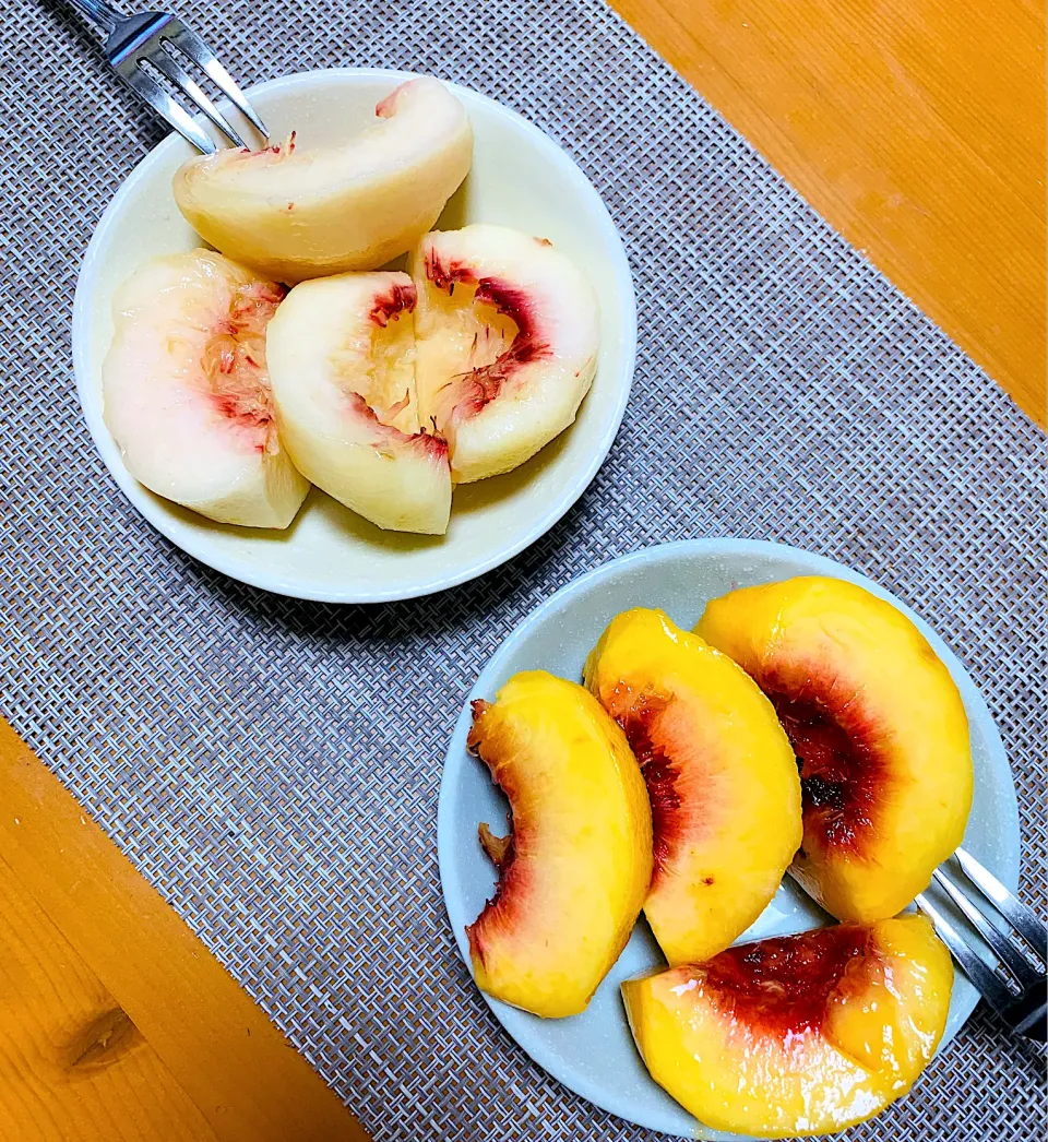 桃の食べ比べ🍑さくら白桃と黄金桃|ちはるさん