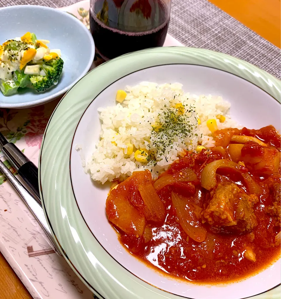 豚角煮のリメイク。トマト煮込み🍅ガーリックライス|ちはるさん