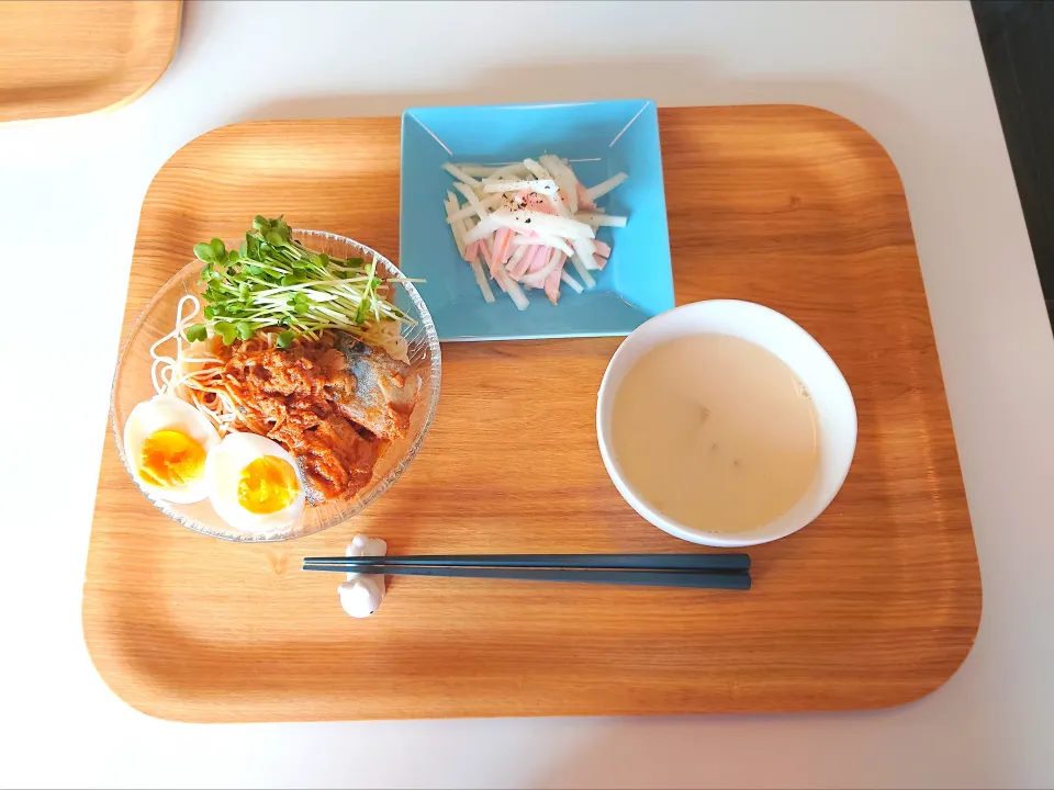 今日の昼食　ハリッササバ缶そうめん、大根サラダ、コンソメミルクスープ|pinknari🐰🌈さん