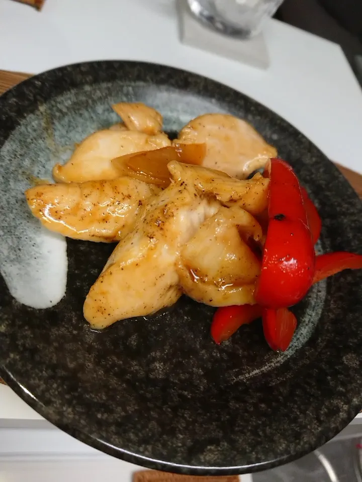 鶏肉とパプリカのニンニク醤油炒め|食事メモメモさん