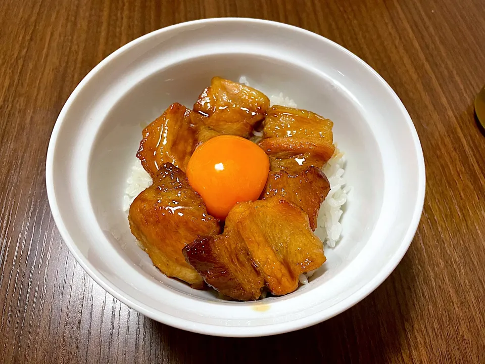 こってり豚バラブロック丼♫|あやとん♪さん