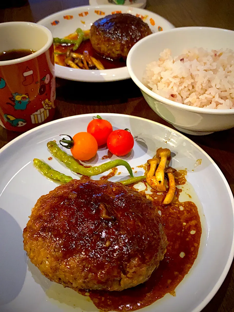 ハンバーグ　ガーリック醤油ダレ　しめじと唐辛子ソテー　十六穀ごはん　コーヒー|ch＊K*∀o(^^*)♪さん