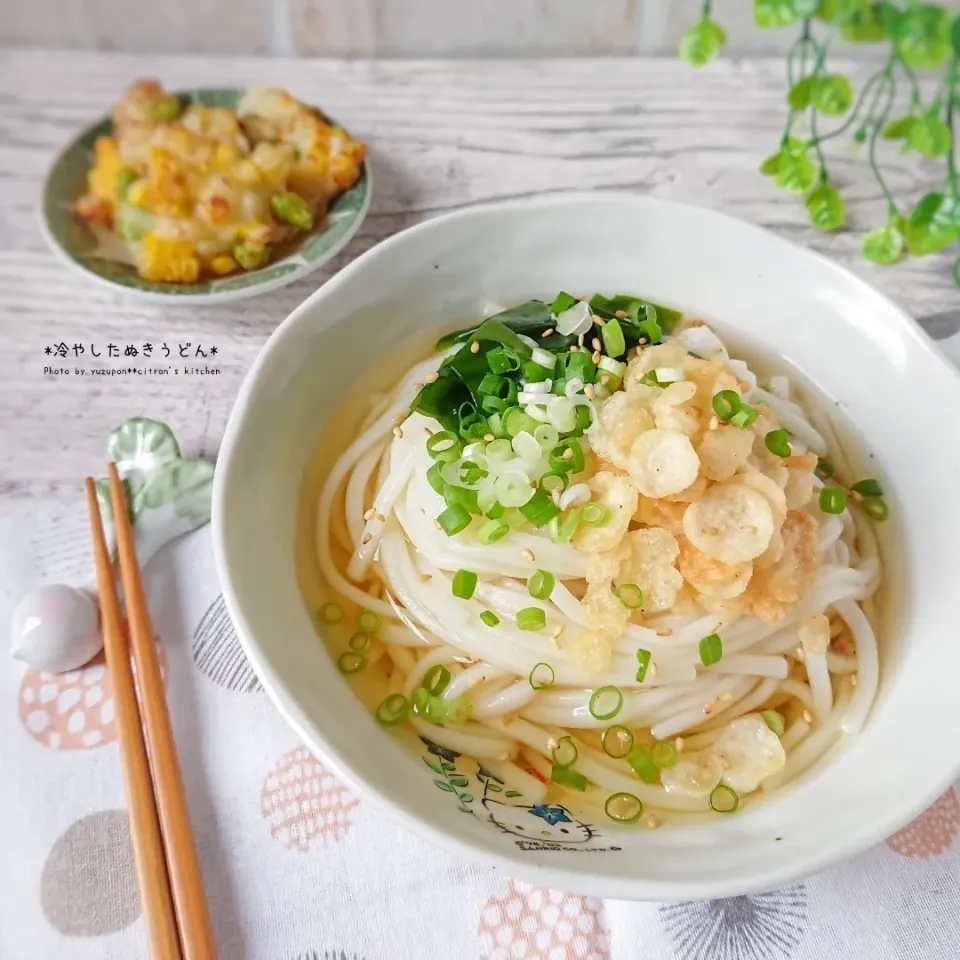 Snapdishの料理写真:冷やしたぬきうどん&コーンと枝豆のかき揚げ|ゆずぽんさん