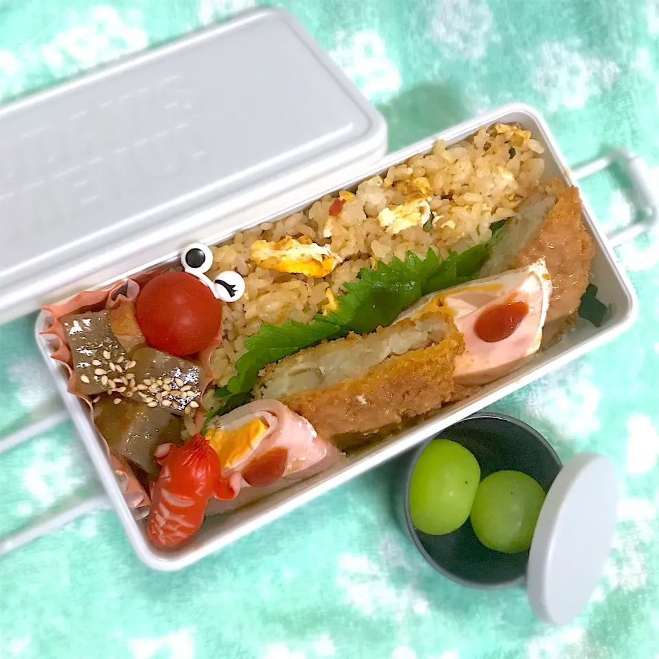 JK1弁当🍱〜チャーハン・コロッケ ・ハムエッグ・ソーセー人・こんにゃくと平天ピリ辛・シャインマスカット|華恋さん