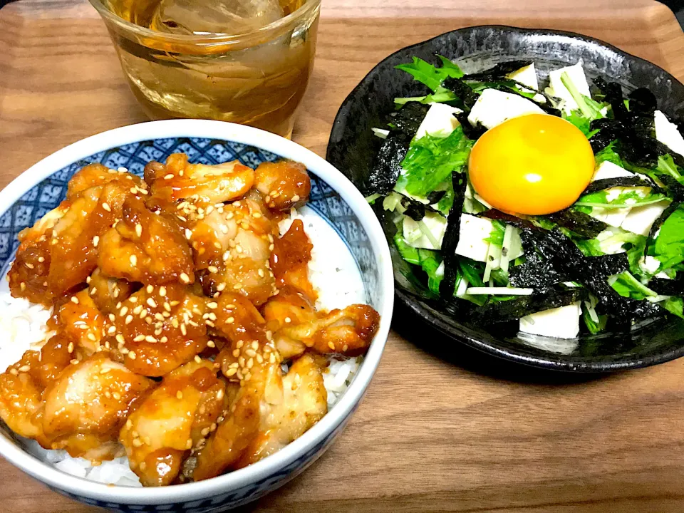 Snapdishの料理写真:ヤンニョムチキン丼&水菜と豆腐サラダ|Tak@さん