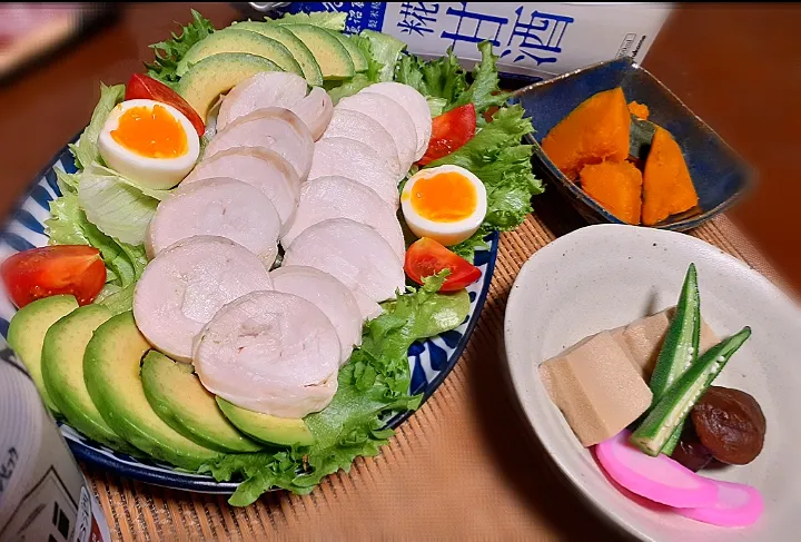 鶏ハム🐔サラダ
カボチャ・高野豆腐煮物|びせんさん