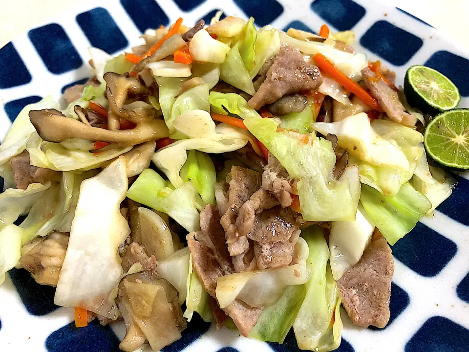 Snapdishの料理写真:豚肉とキャベツの塩だれ炒め|pepiさん