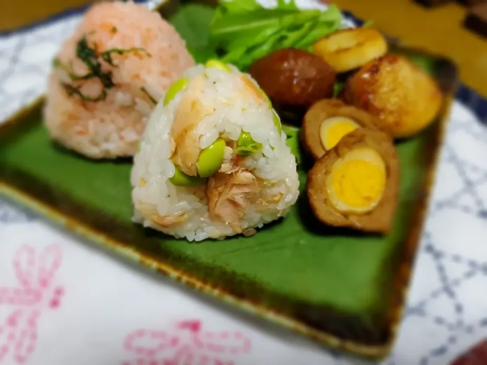 明太子と青じそのおにぎり🍙
焼き鮭と枝豆のおにぎり🍙|みよぱさん