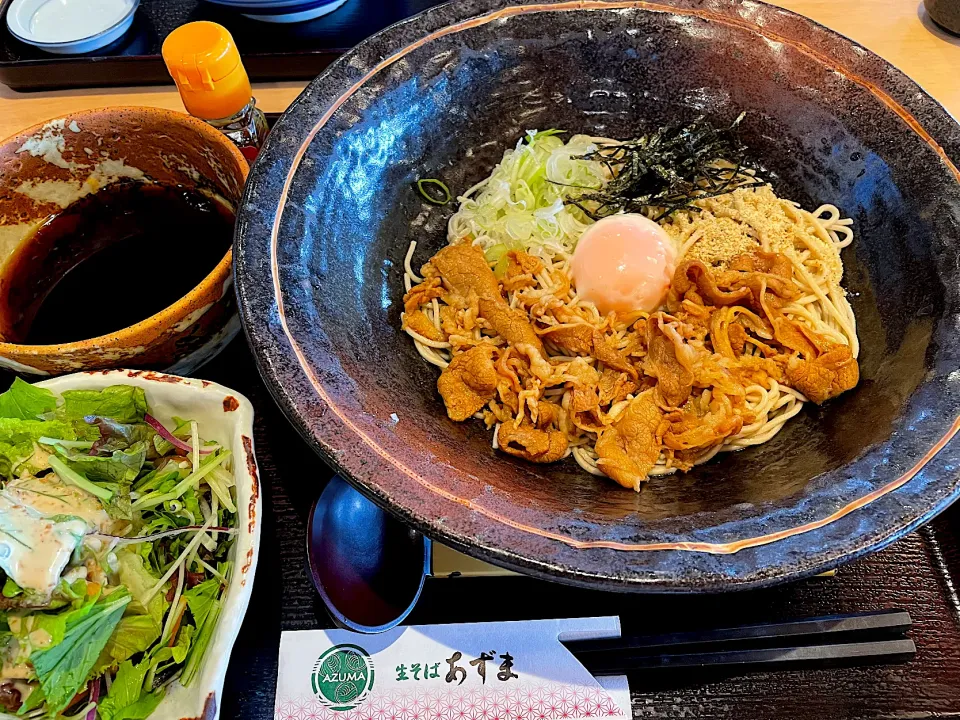 牛肉ぶっかけ蕎麦です😋|みほままこさん