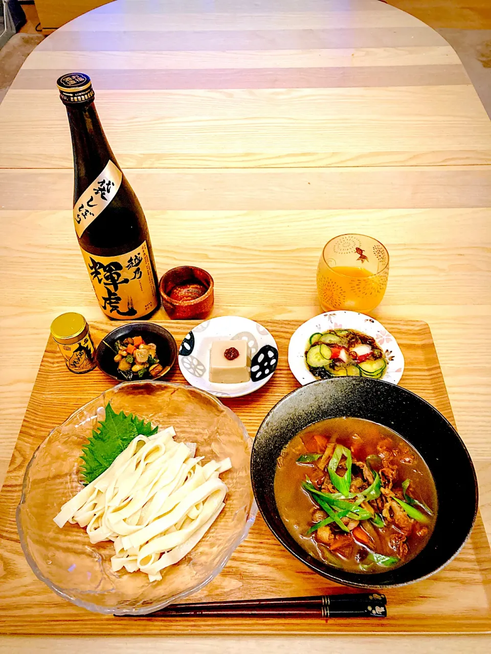 Snapdishの料理写真:今日の夕食　肉汁うどん　五目豆　胡麻豆腐　タコときゅうりともずくの酢の物|ふわ猫はなちゃんさん