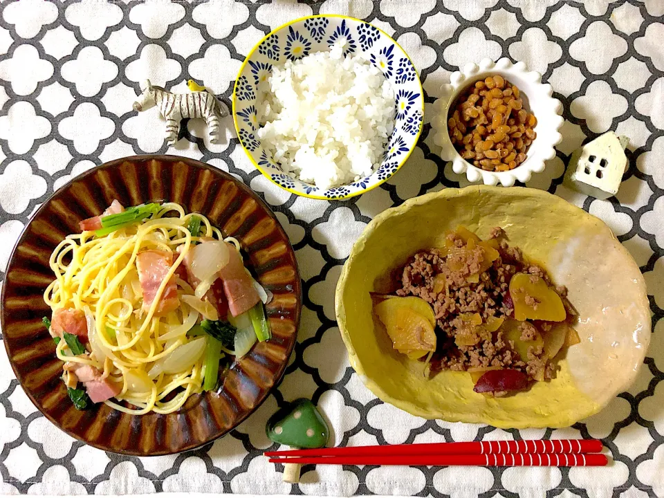 ✳︎小松菜とベーコンの塩麹パスタ✳︎さつまいもと大根のそぼろ煮✳︎納豆|syamさん