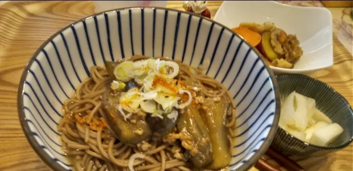 Snapdishの料理写真:'21．9/14
朝一に作った茄子のそぼろ餡掛け乗っけたお蕎麦😋|たえさん