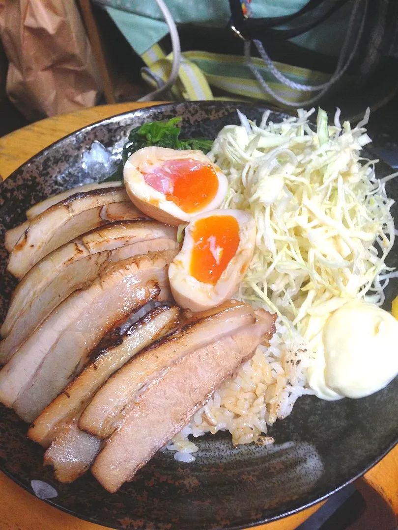 本日のまかない
煮玉子チャーシュー丼|ゆうきさん