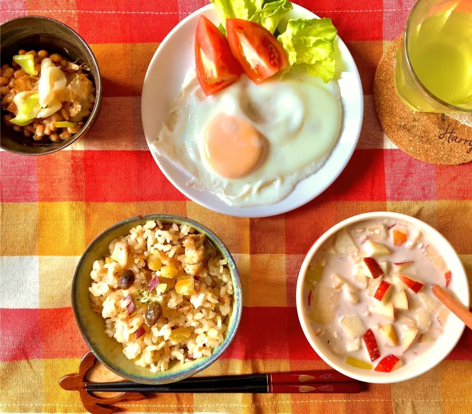 鶏としめじとサツマイモの炊き込みご飯|花玉子さん