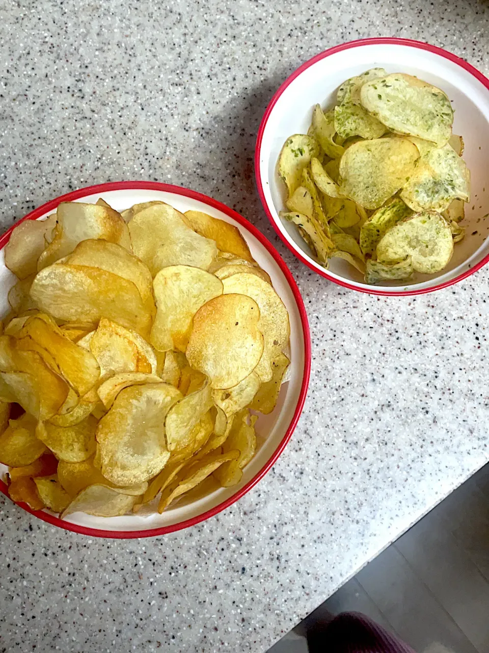 Snapdishの料理写真:手作りポテチ🥔ノーマルverとのり塩vetꔛ♥|Cocoさん