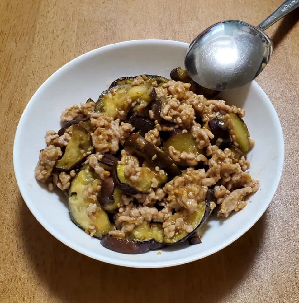 Snapdishの料理写真:なすと挽き肉のごま味噌炒め|ナナさん