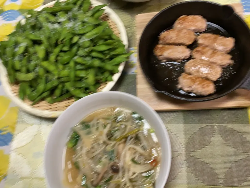 Snapdishの料理写真:塩麹つくね焼き、黒崎茶豆、もつ鍋の残りでラーメン|peanutsさん