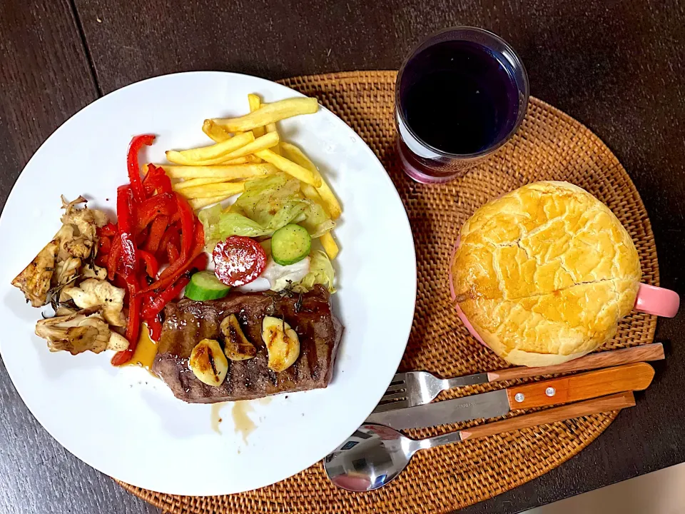 Steak & zuppa dinner|yeni kartikasariさん