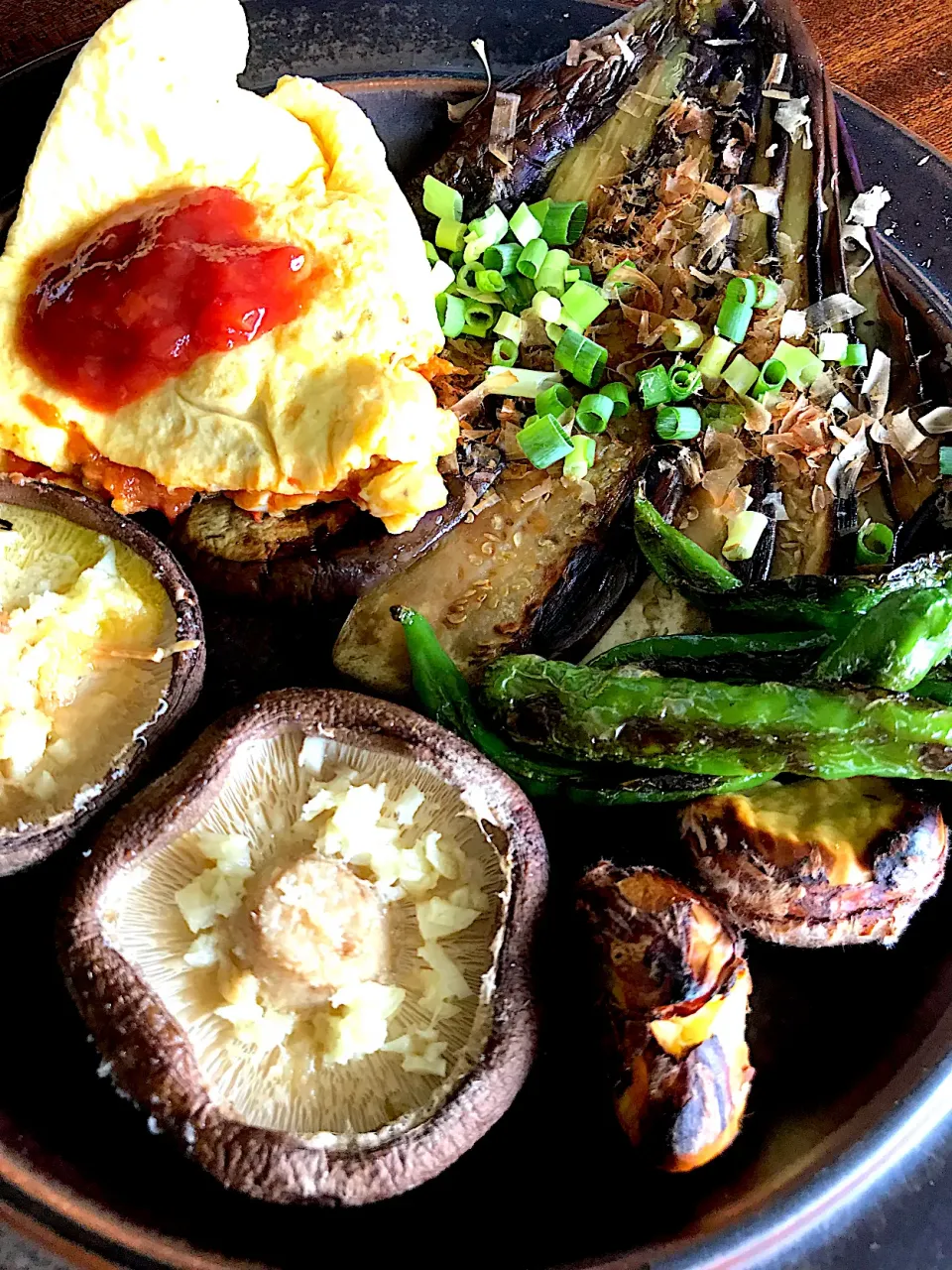 Snapdishの料理写真:丹波の秋の味覚プレート　焼き栗/焼き茄子/焼き椎茸/トマトオムレツ/焼き万願寺|カピバラおやじさん