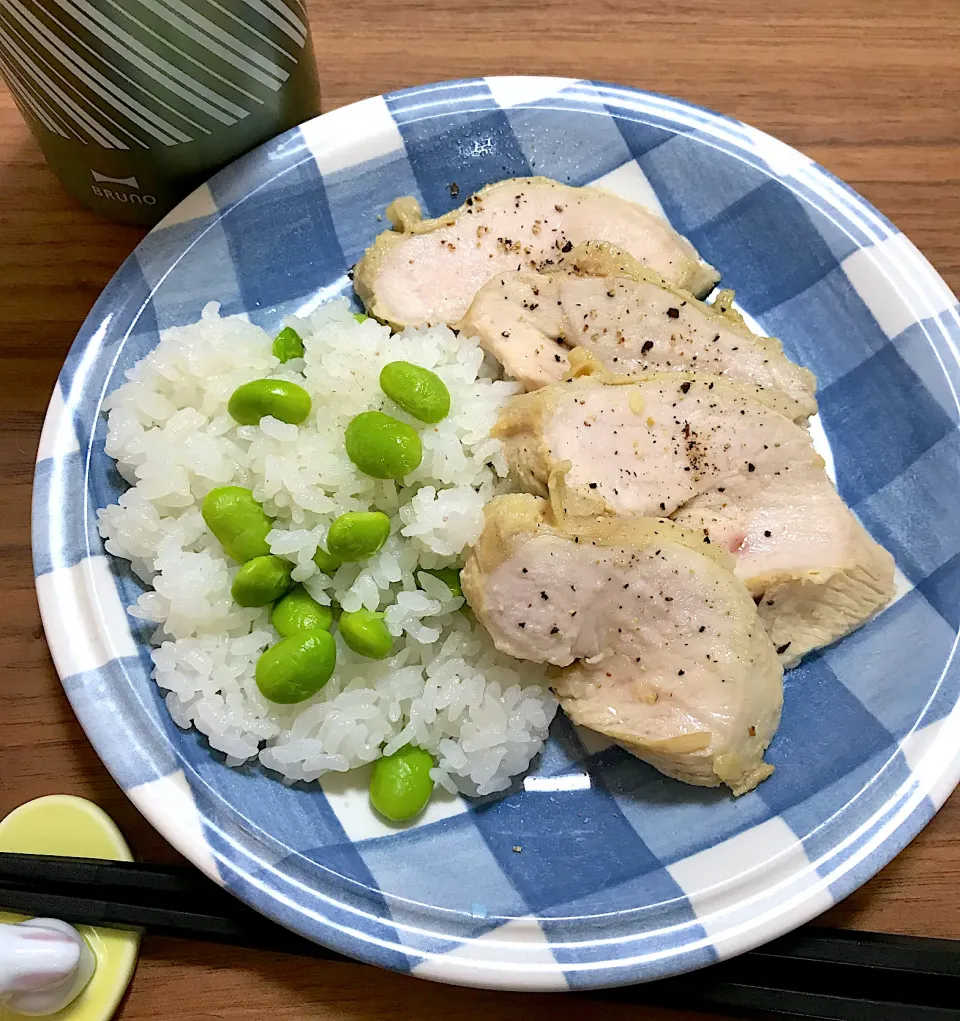 Snapdishの料理写真:レモン塩麹鶏ハムと枝豆ごはん|morimi32さん