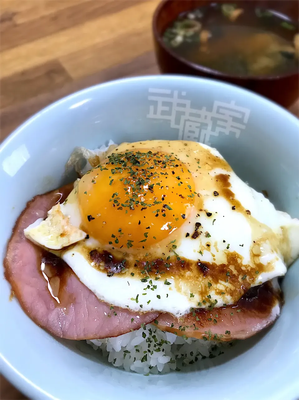 Snapdishの料理写真:ハムエッグ バター醤油丼|morimi32さん