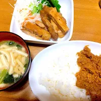 Snapdishの料理写真:キーマカレー&トンテキ|やよいさん