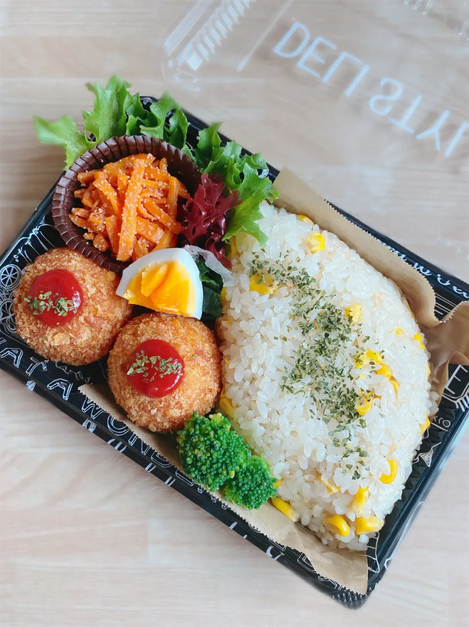 コーンご飯とグラタンコロッケ弁当🍱|いぶさん