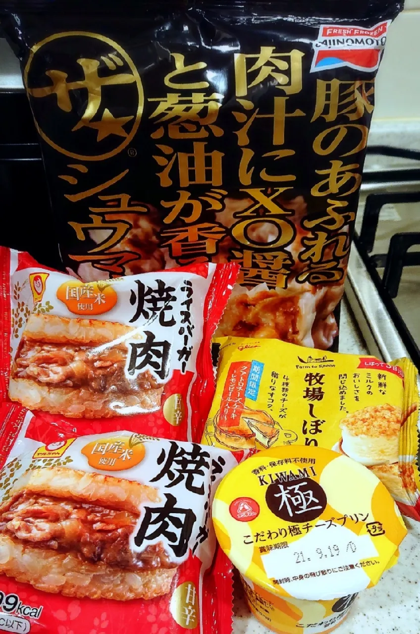 安さに釣られました笑笑
#焼売#ライスバーガー焼肉#極みプリン
#こだわり極チーズプリン#牧場しぼり|GGGさん