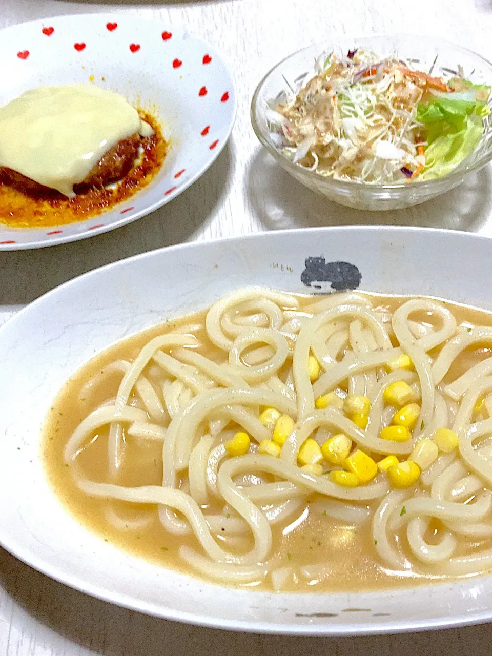 明太子クリームスープうどん、サラダ、チーズハンバーグ|Ayaさん