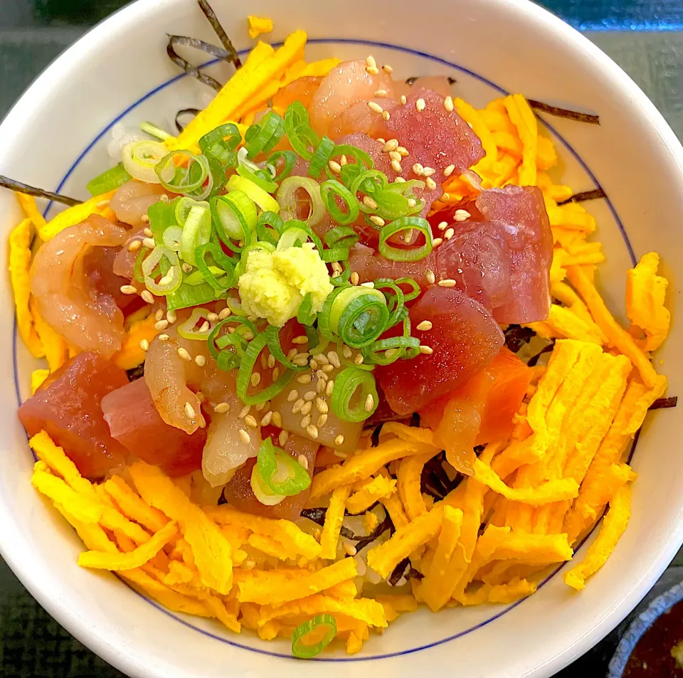 たっぷり甘エビ海鮮丼 なか卯|すくらんぶるえっぐさん