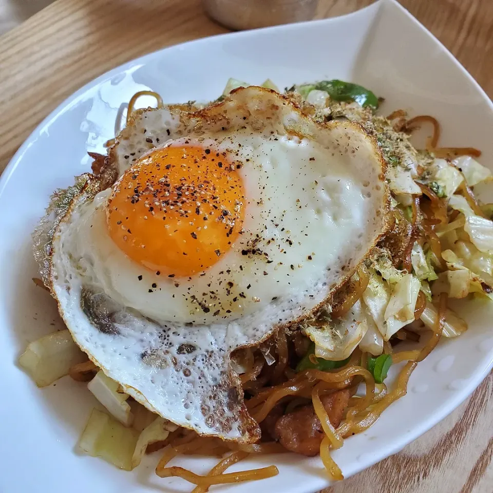 富士宮焼きそば目玉焼きのせ❤️|Maho Sanoさん