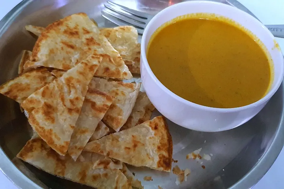 Plain prata + chicken curry 🤤|🌷lynnlicious🌷さん